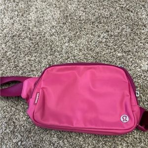 Lululemon Sonic Pink 2L belt bag
